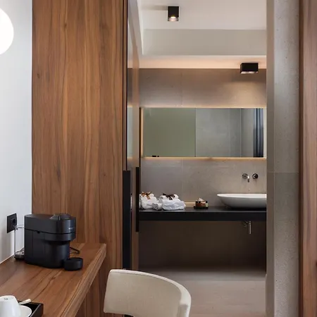 B21 Lifestyle Hotel 4*