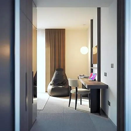 B21 Lifestyle 4* バーリ